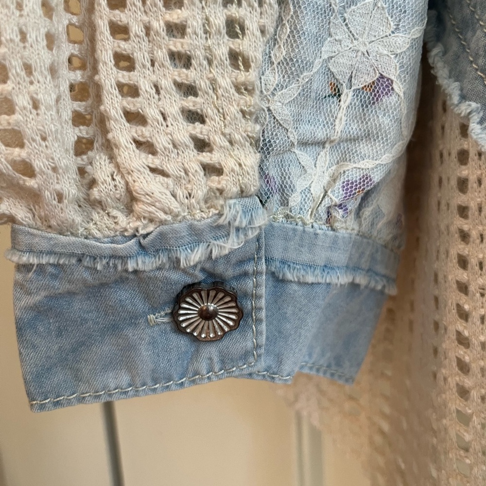 🌸POL Lace Patchwork Denim Jacket🌸 - Picture 11 of 16